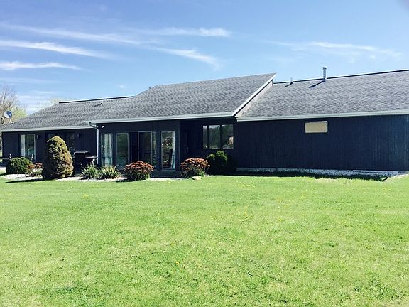 2nd image of 3956 Lakeside Dr