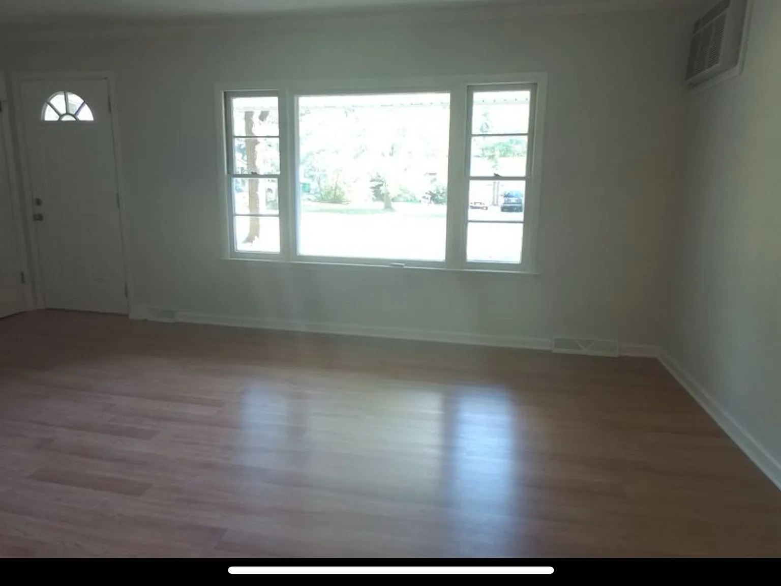 3 bed, 864 sqft, $1,700 — Photo 2