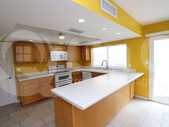 3rd image of 2721 W Nopal Cir