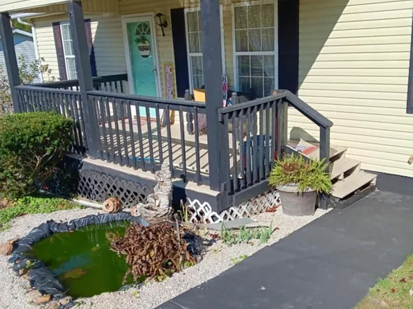 398 Whispering Woods Dr, Irvine, KY 40336