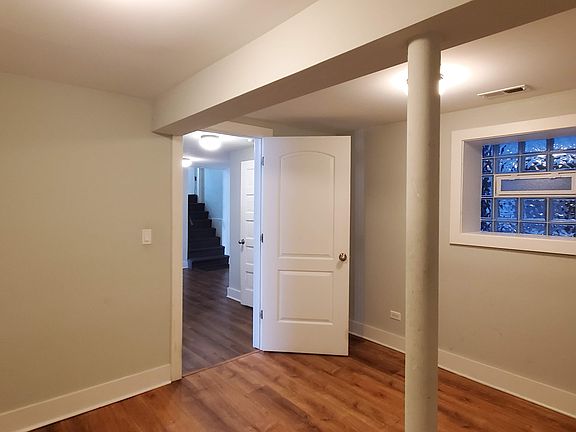 3rd image of 1473 W Catalpa Ave #0