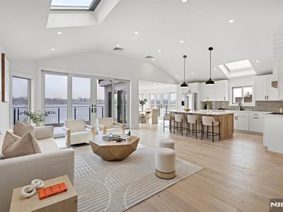 27 Shore Road, Edgewater, NJ, 07020