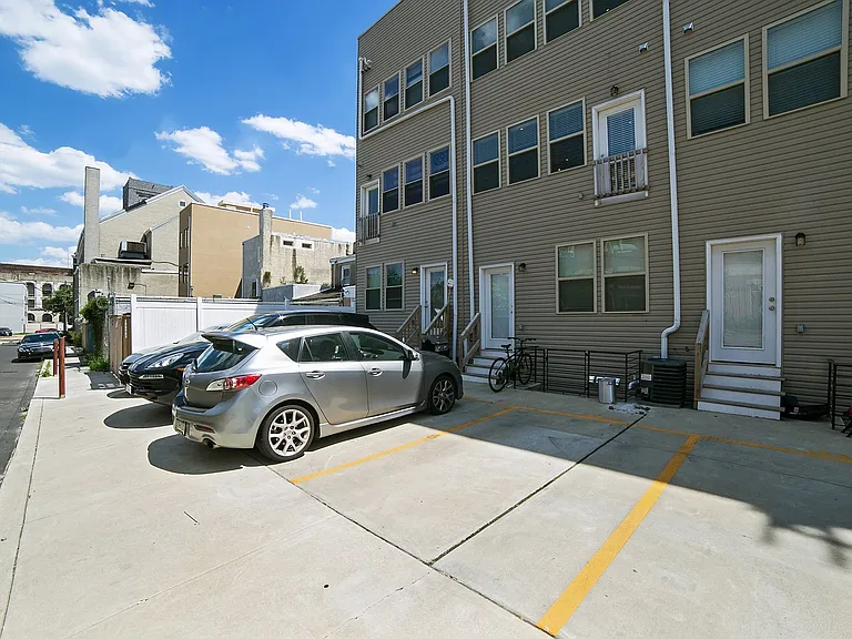 1535 Ogden St — Photo 31
