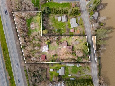 725 Rogue River Hwy, Gold Hill, OR, 97525