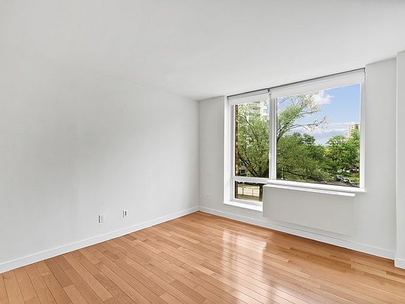 5th image of 3260 Henry Hudson Pkwy E #3M