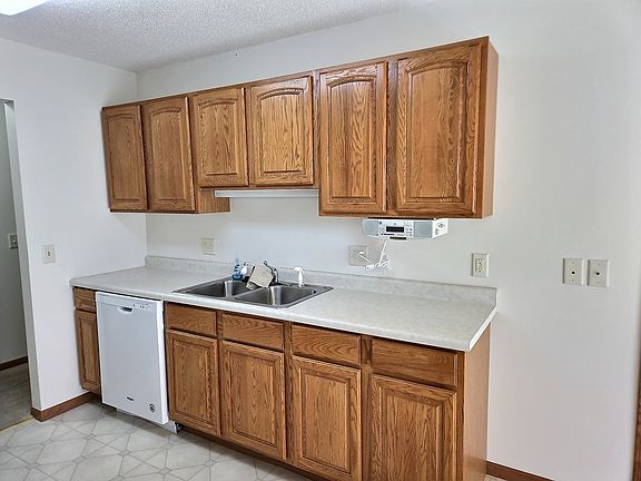 5th image of 1624 Blue Jay Blvd