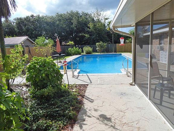 3rd image of 312 Pamela Pl