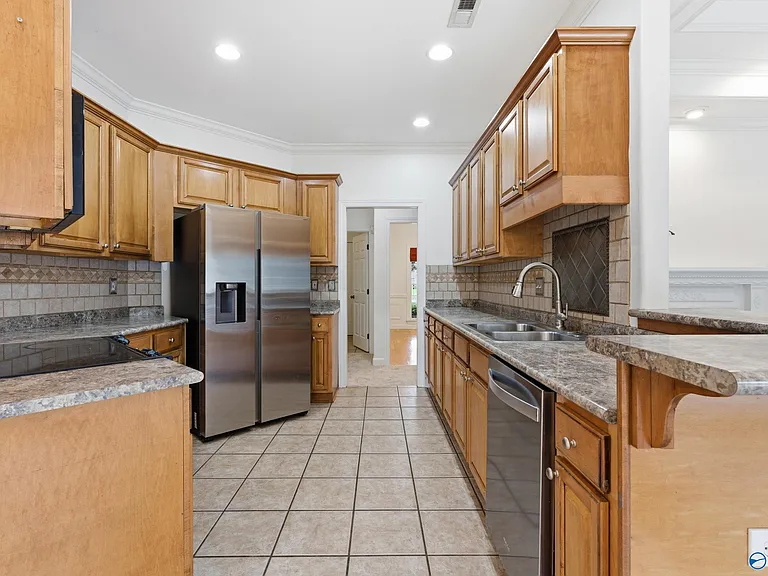 146 Paul Revere Dr — Photo 15