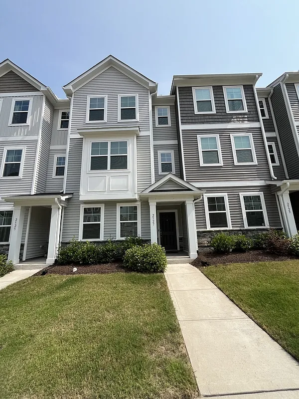 3 bed, 3.5 bath, 1699 sqft, $2,200 — Photo 1