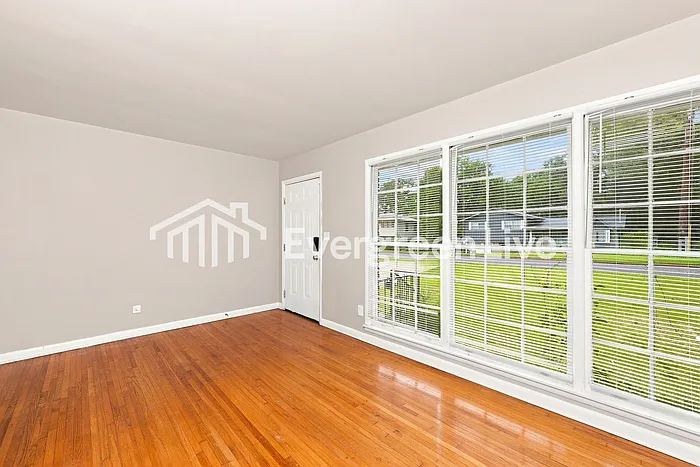 3 bed, 2.0 bath, 1118 sqft, $1,295 — Photo 3