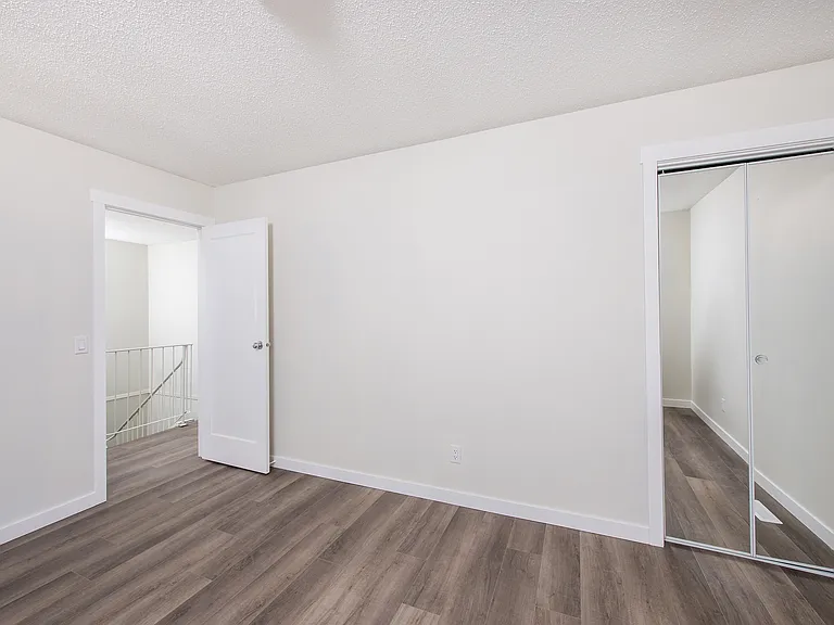 2200 Woodview Dr SW — Photo 8