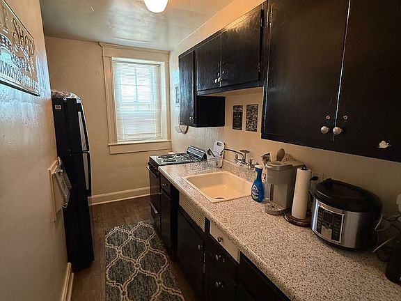 4th image of 1415 Laurel Ave APT 26