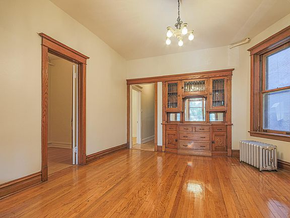 3rd image of 2637 N Whipple St #1