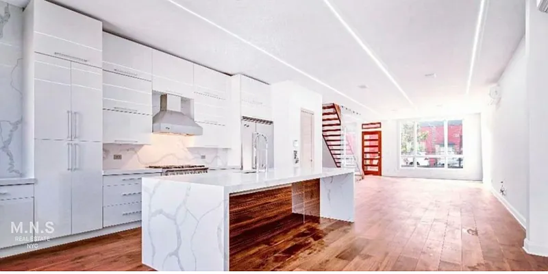 Sold by MNS | media 2