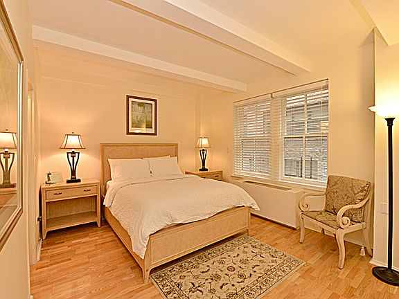 4th image of 150 W 51st St APT 1632
