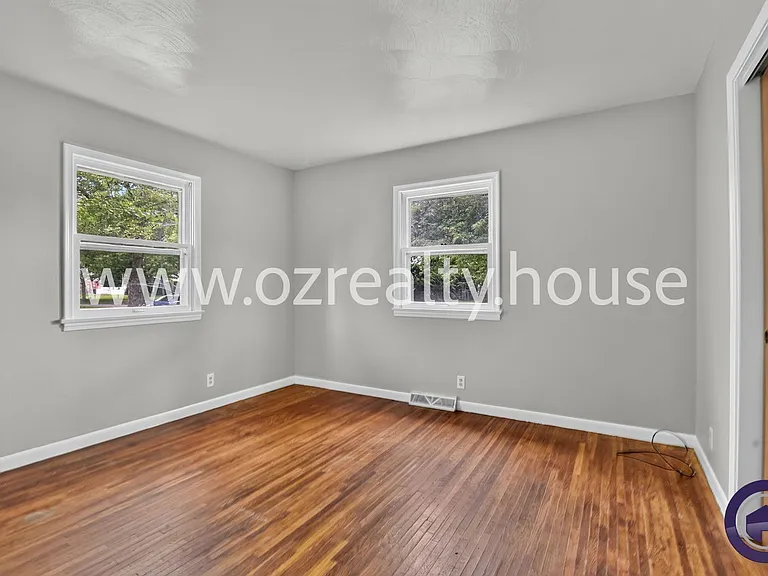 1703 Heatherdowns Blvd — Photo 10