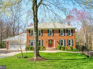10854 Country Pond Ln, Oakton, VA 22124