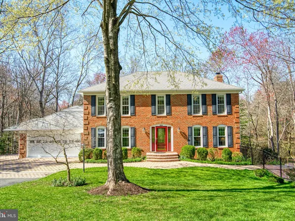 10854 Country Pond Ln, Oakton, VA 22124