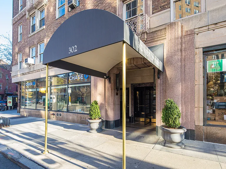 302 W 12th St #2B — Photo 7