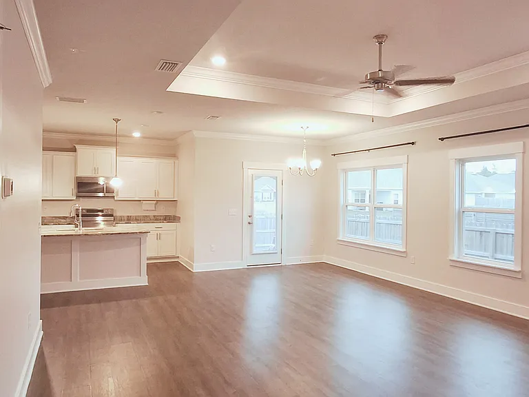 12504 Windsor Dr — Photo 5