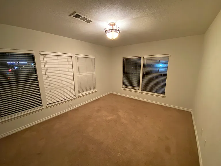 Bryan Street Apartments — Photo 18