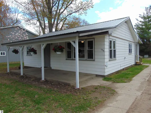 108 E Gratiot St, North Star, MI 48862