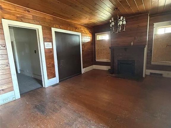 3rd image of 1420 W 4th St