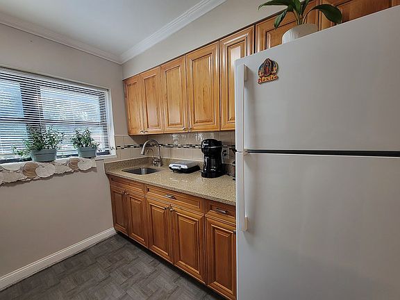 5th image of 6120 Laurel Hill Blvd Floor 2