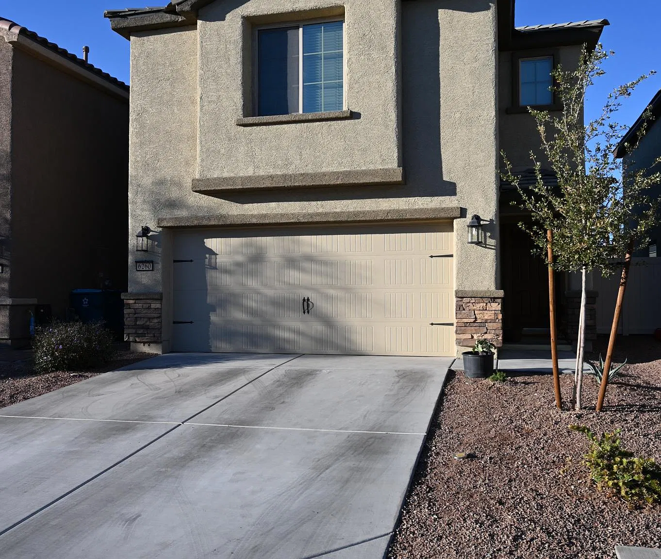 3 bed, 2.5 bath, 1415 sqft, $2,000 — Photo 1