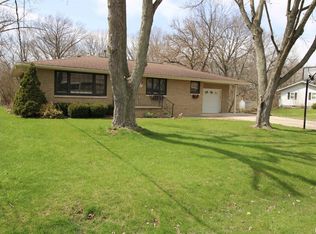 403 Sherwood Park Rd, Washington, IL 61571