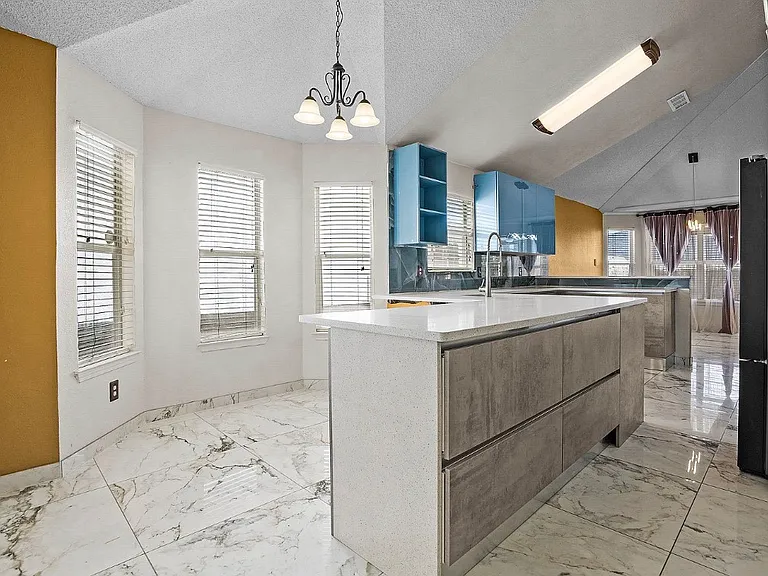12517 Sun Spirit Dr — Photo 10