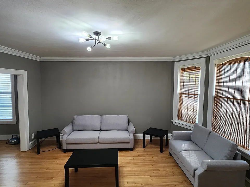 138-140 W Chambers St