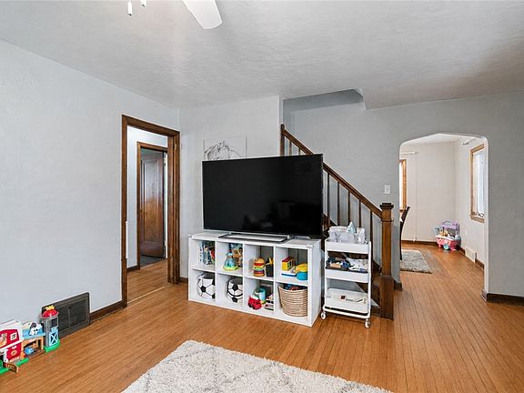 3rd image of 412 Phillips Ave