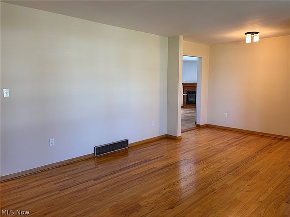 5th image of 866 Barclay Ave