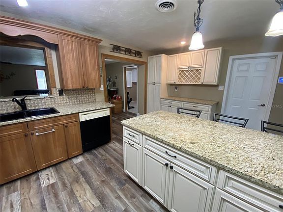 5th image of 2228 Waldemere St