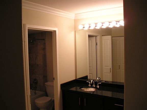 4th image of 700 E  8th Street #09P