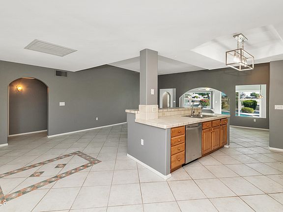 5th image of 11130 W Palmeras Dr