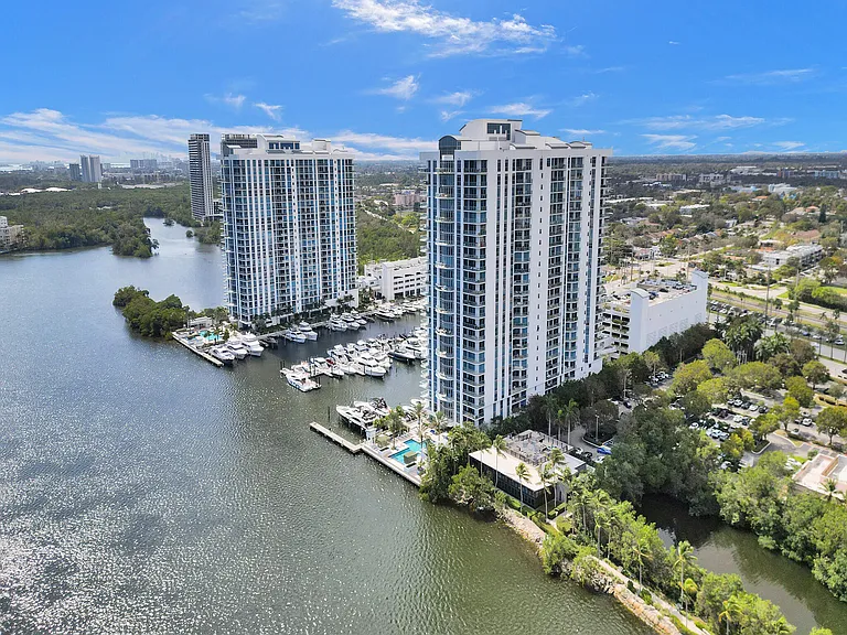 17301 Biscayne Blvd — Photo 60