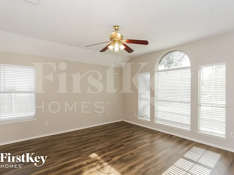 1146 Finch Cir — Photo 9