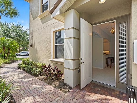 2nd image of 3221 Cottonwood Bnd APT 506
