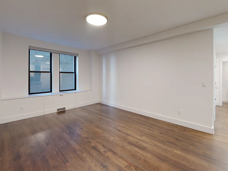 666 W End Ave #3TV — Photo 3