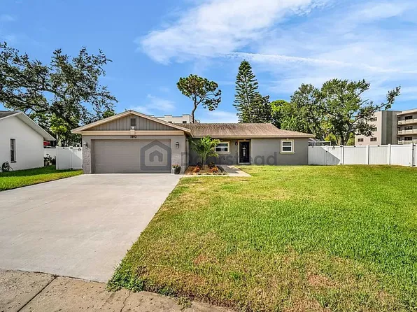7892 Sundown Dr N, Saint Petersburg, FL 33709