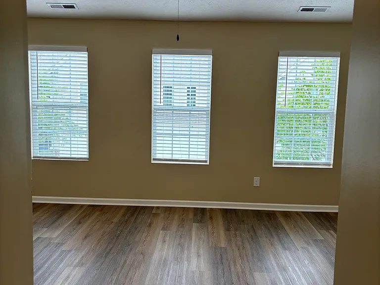 453 Filmore Dr — Photo 18