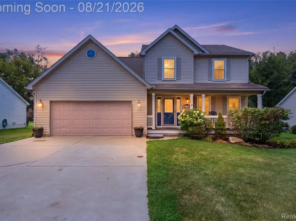 1341 Ashwood Ln, Howell, MI 48843