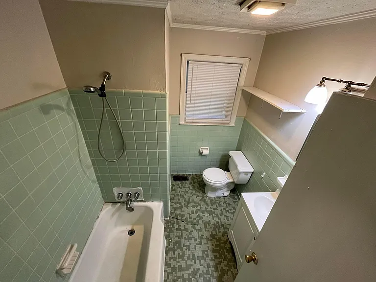 128 Baker St — Photo 12