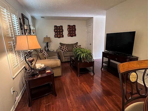 4th image of 3705 Candlewyck Club Dr APT B