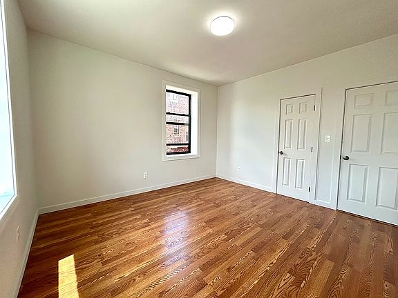 5th image of 6264 Saunders St #4K