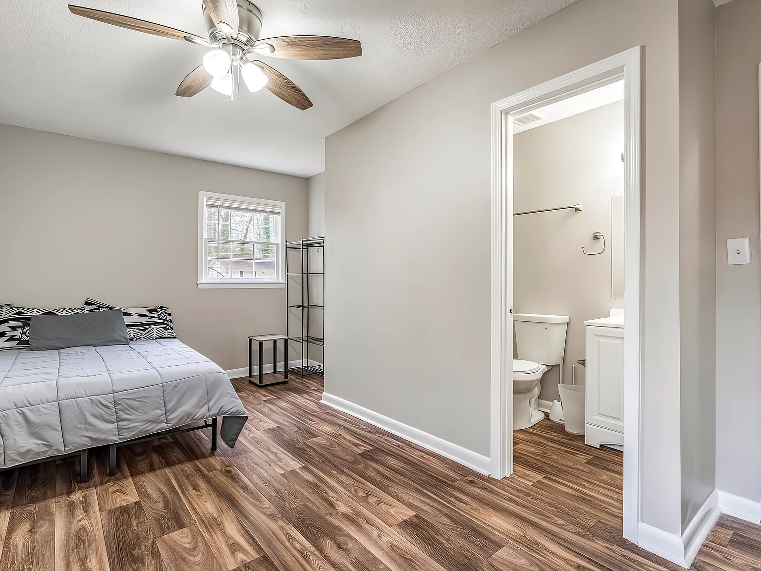 4 bed, 4.0 bath, 1744 sqft, $1,027 — Photo 2