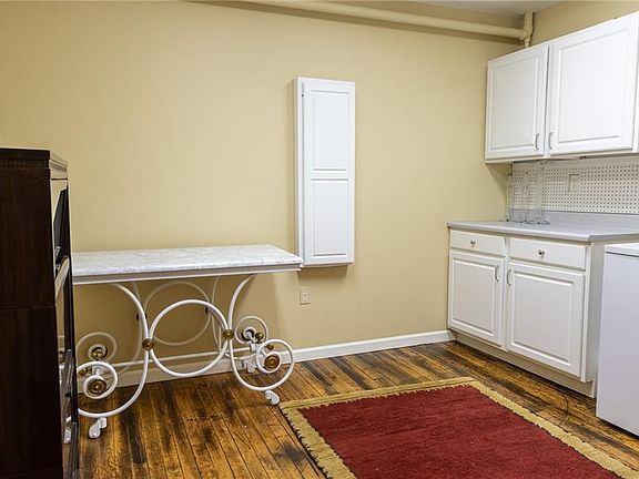 5th image of 25 W Mill St Ste 2