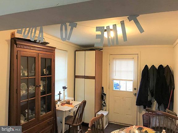 3rd image of 51 Wood St